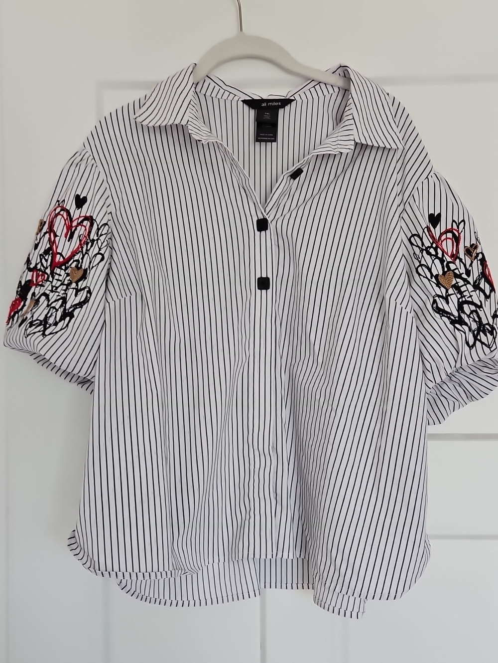 Ali Miles White Black Pinstripe Button-Down Shirt with Embroidered Hearts